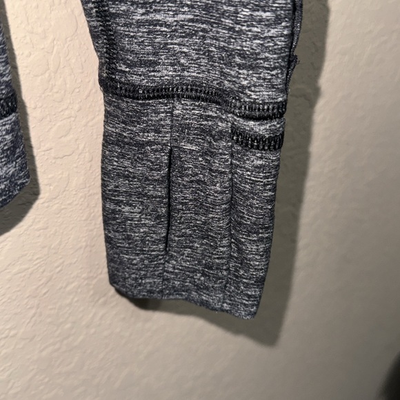 LULULEMON Gray/Black Quarter Zip Top - Picture 4 of 11
